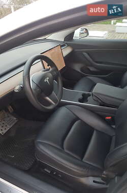 Седан Tesla Model 3 2020 в Самборі