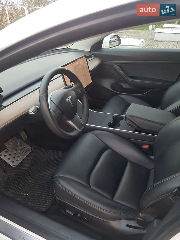 Седан Tesla Model 3 2020 в Самборе