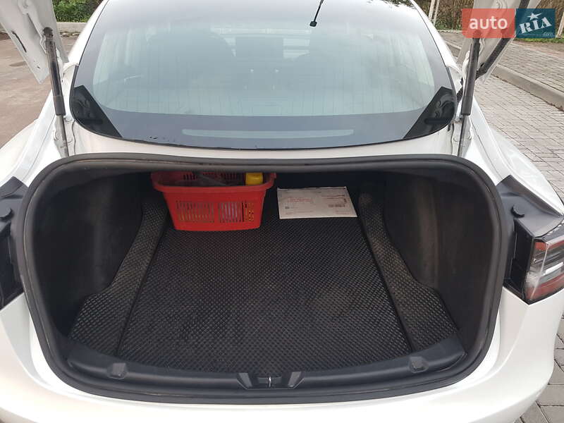Седан Tesla Model 3 2020 в Самборе