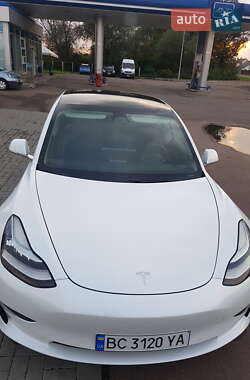 Седан Tesla Model 3 2020 в Самборі