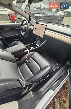 Седан Tesla Model 3 2019 в 