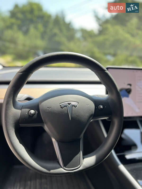 Седан Tesla Model 3 2020 в Івано-Франківську