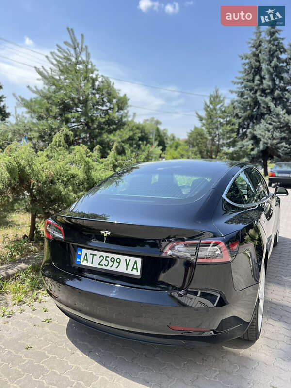 Седан Tesla Model 3 2020 в Івано-Франківську