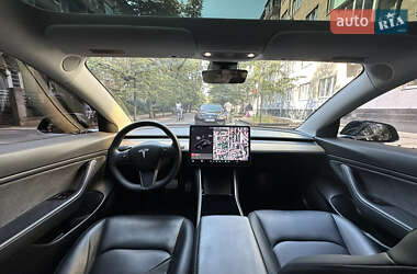 Седан Tesla Model 3 2020 в 