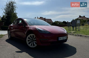 Седан Tesla Model 3 2023 в 