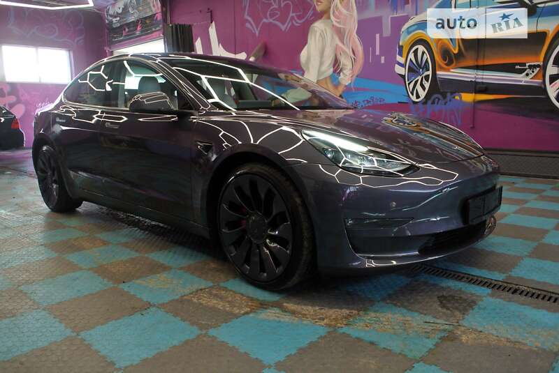 Седан Tesla Model 3 2021 в Києві