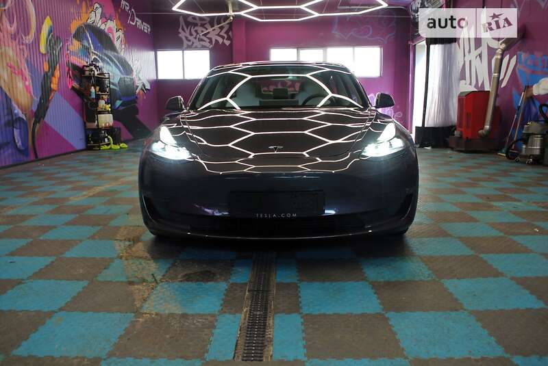 Седан Tesla Model 3 2021 в Києві