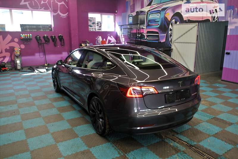 Седан Tesla Model 3 2021 в Києві