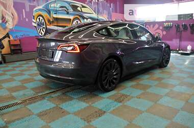 Седан Tesla Model 3 2021 в 