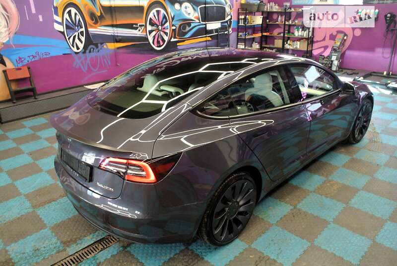 Седан Tesla Model 3 2021 в Києві