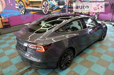 Седан Tesla Model 3 2021 в 