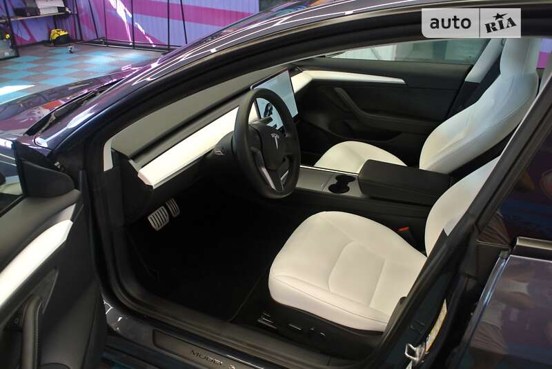 Седан Tesla Model 3 2021 в Києві