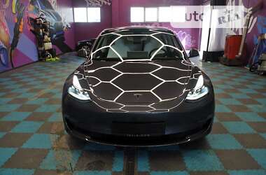 Седан Tesla Model 3 2021 в 