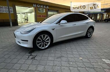 Седан Tesla Model 3 2020 в Черкасах