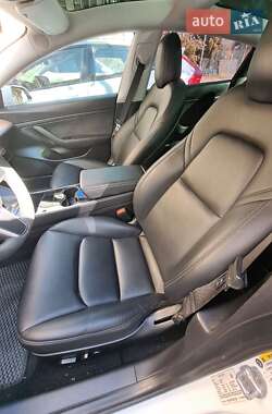 Седан Tesla Model 3 2020 в 