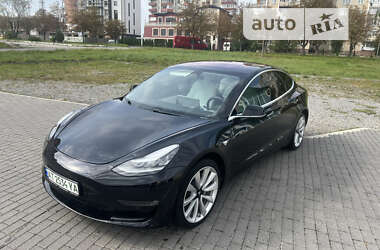 Седан Tesla Model 3 2018 в Долині