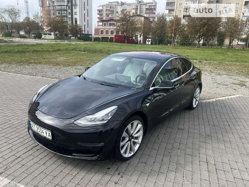 Седан Tesla Model 3 2018 в Долине