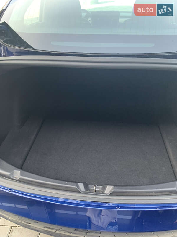 Седан Tesla Model 3 2018 в Хусте
