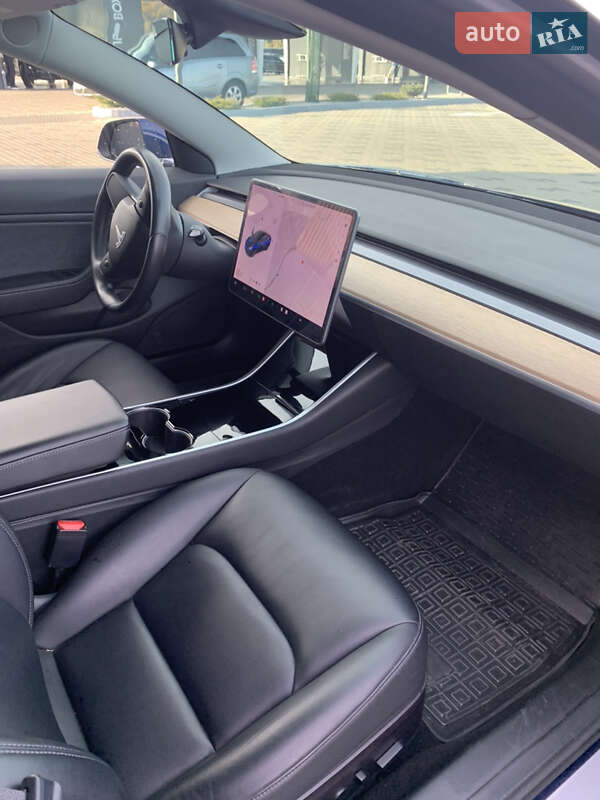 Седан Tesla Model 3 2018 в Хусте