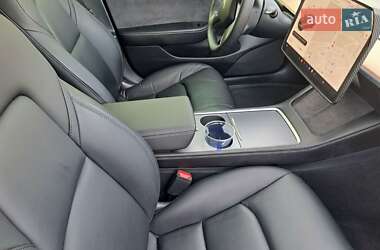 Седан Tesla Model 3 2021 в 