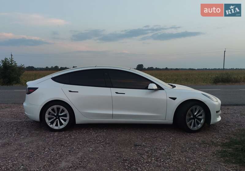 Седан Tesla Model 3 2022 в Києві
