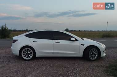 Седан Tesla Model 3 2022 в 