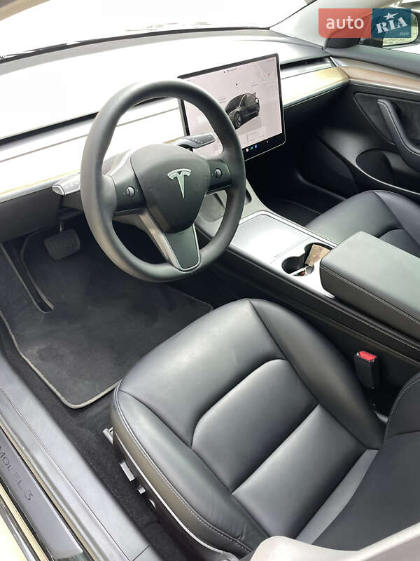 Седан Tesla Model 3 2022 в Львові