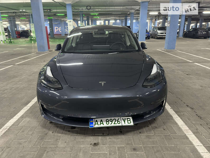 Седан Tesla Model 3 2023 в Києві