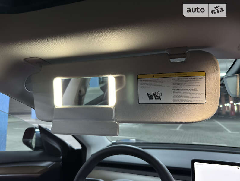 Седан Tesla Model 3 2023 в Києві