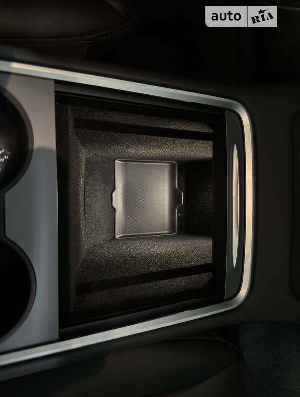 Седан Tesla Model 3 2023 в Києві