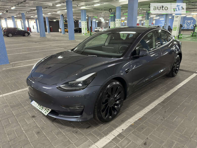 Седан Tesla Model 3 2023 в Києві