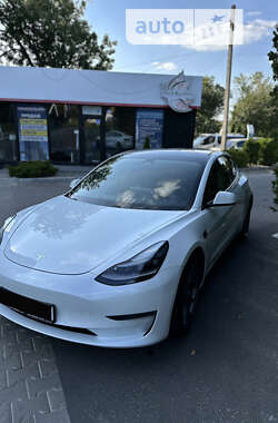 Седан Tesla Model 3 2021 в 