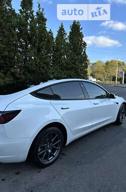 Седан Tesla Model 3 2021 в 