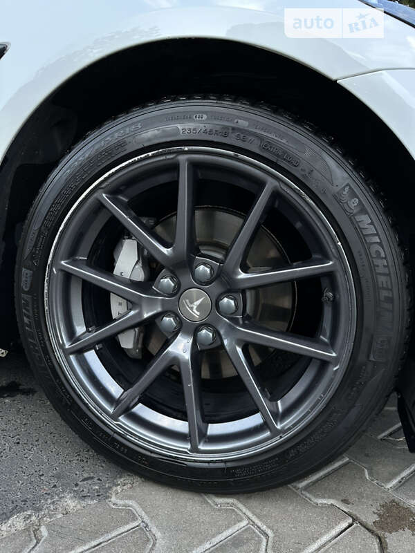 Седан Tesla Model 3 2021 в Львове