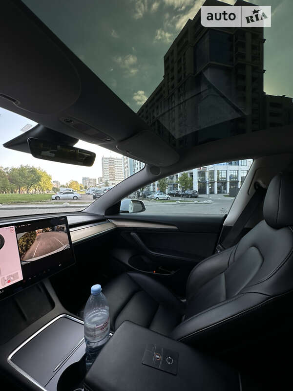 Седан Tesla Model 3 2021 в Львове