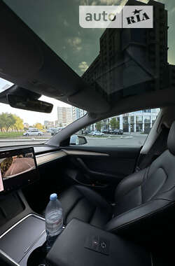 Седан Tesla Model 3 2021 в 