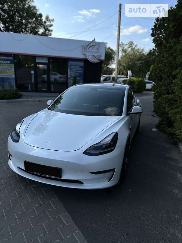 Седан Tesla Model 3 2021 в Львове