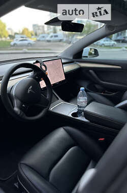 Седан Tesla Model 3 2021 в 