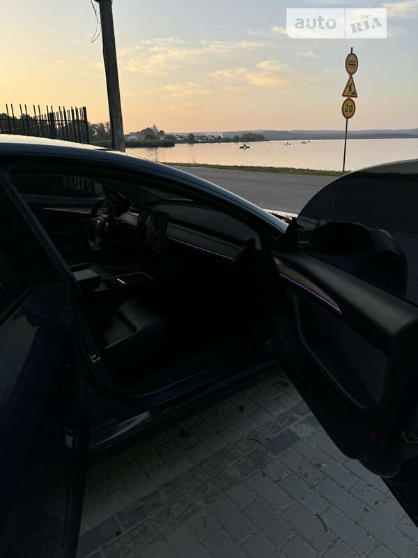 Седан Tesla Model 3 2021 в Івано-Франково