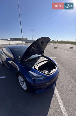 Седан Tesla Model 3 2021 в 