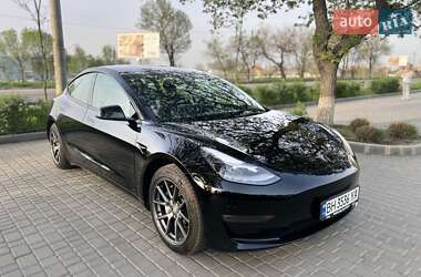 Седан Tesla Model 3 2021 в Вишневому