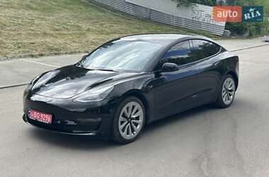 Седан Tesla Model 3 2022 в 