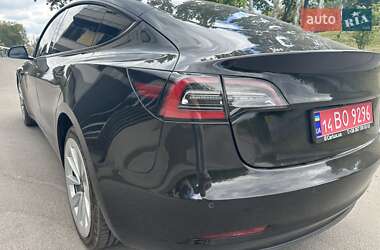 Седан Tesla Model 3 2022 в 