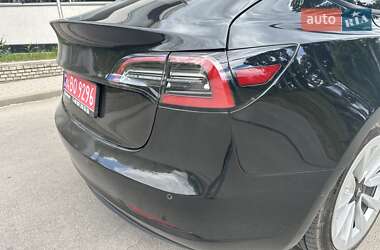 Седан Tesla Model 3 2022 в 