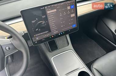 Седан Tesla Model 3 2022 в 
