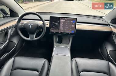 Седан Tesla Model 3 2022 в 