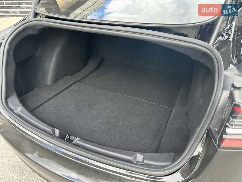 Седан Tesla Model 3 2022 в Запоріжжі