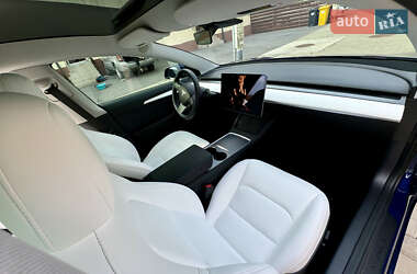 Седан Tesla Model 3 2021 в 