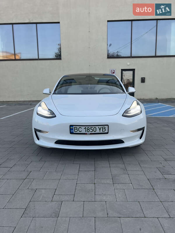 Седан Tesla Model 3 2018 в Стрию