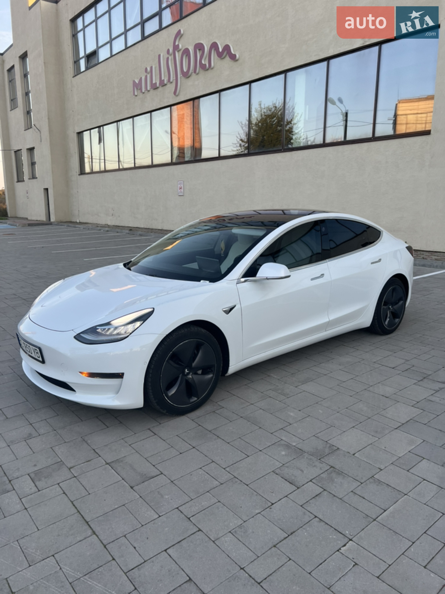 2018 Tesla Model 3 - мініатюра 10